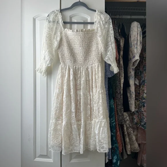 White lace dress - Picture 1 of 3
